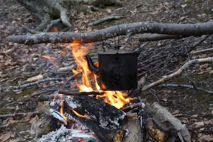 making cowboy coffee