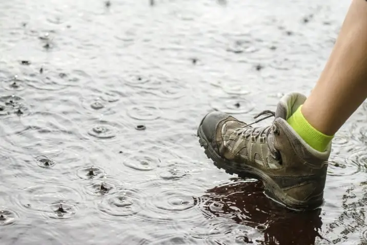 hiking in bad weather